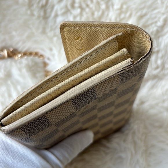 🤍🩶 Louis Vuitton Damier Azur Sarah Wallet - Picture 8 of 16